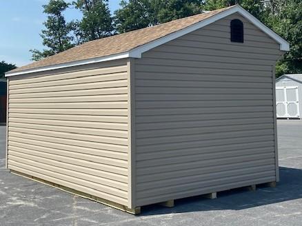 10x16 Quaker