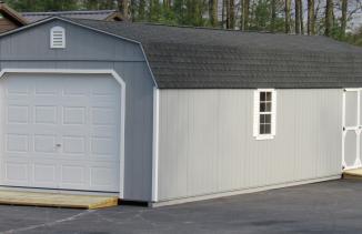 1 car garage with car